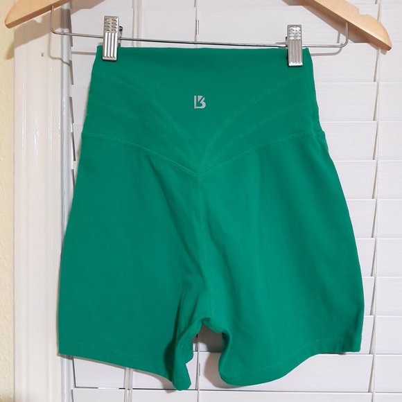 SOLD-Buff Bunny Legacy shorts high rise green sz XS - Picture 2 of 4